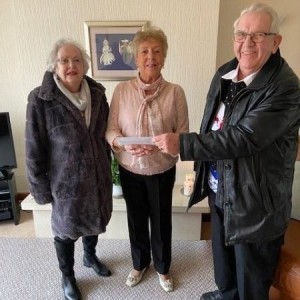 Our 1st prize Christmas Raffle winner Mrs Kerr receiving her cheque from Chairman Dick McLachlan and volunteer Sylvia Bodys Christmas Raffle Winner 2021